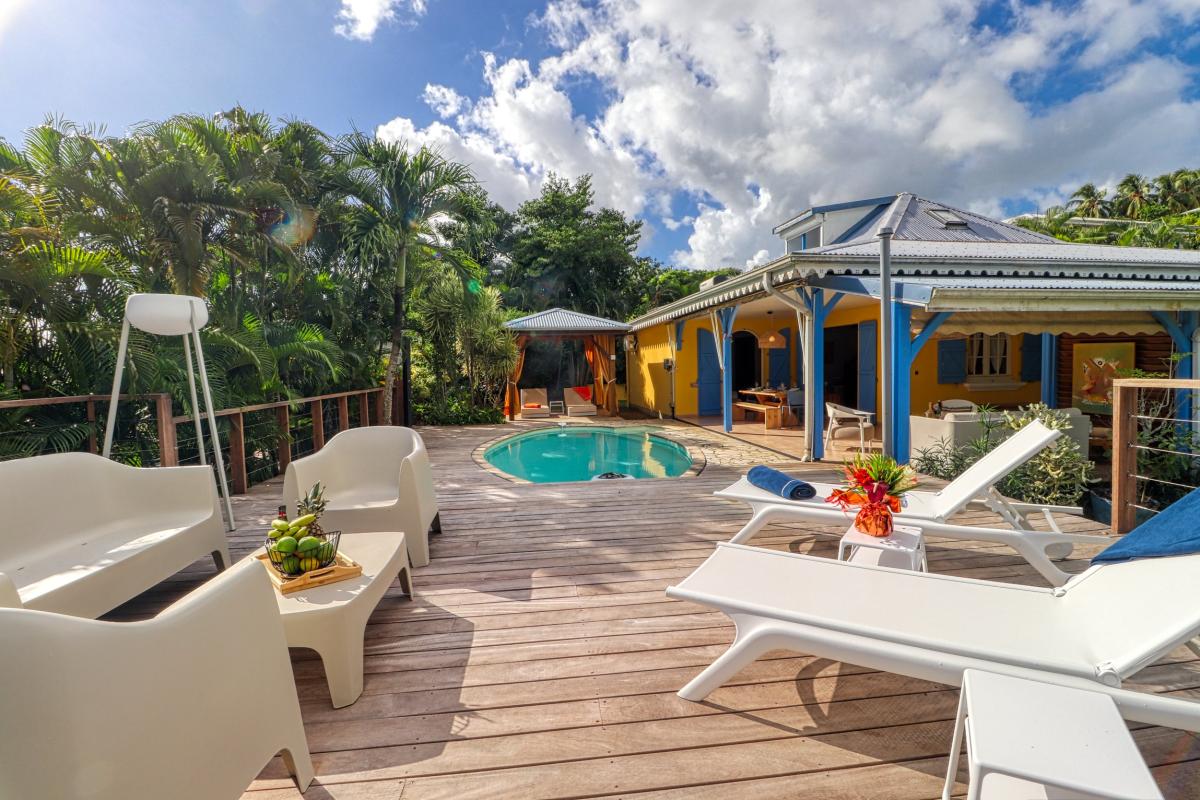 Location villa Martinique Salon deck Location villa Martinique Salon deck